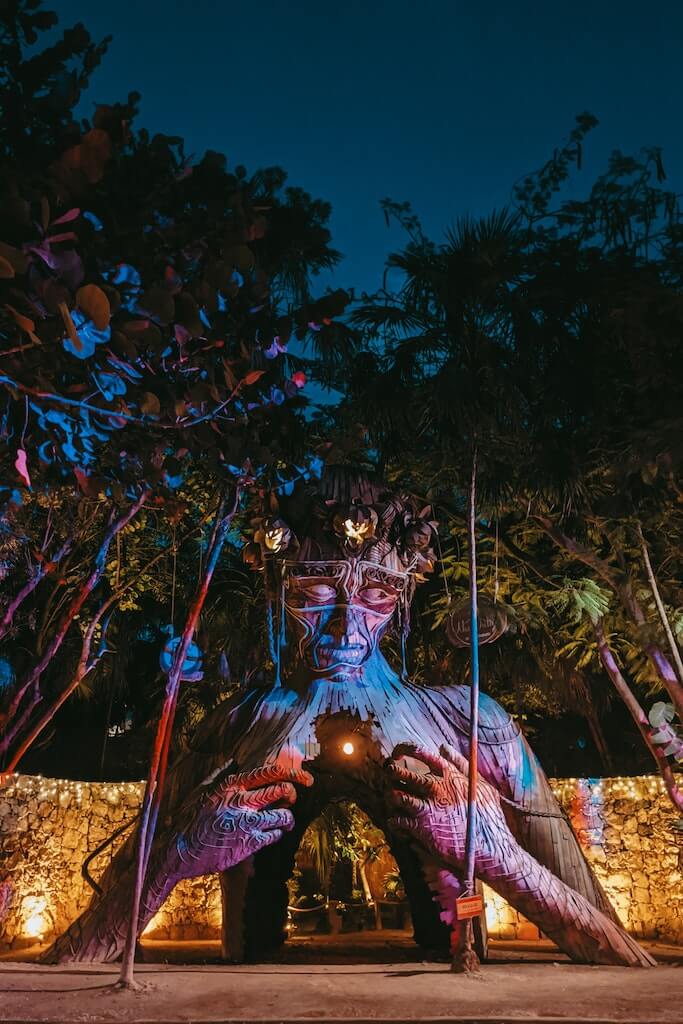 Ven a la Luz is a stunning sculpture in Tulum
