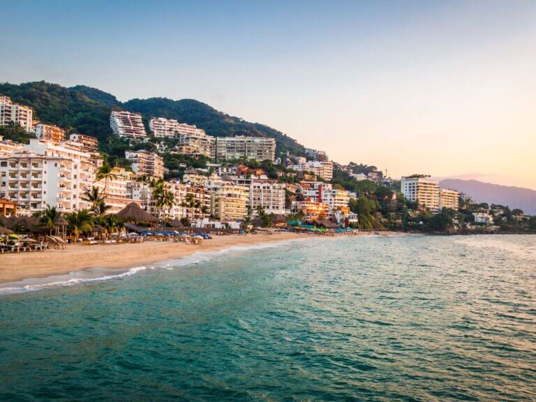 Avoid Crowds & Save Money: The Best Time to Visit Puerto Vallarta in 2024