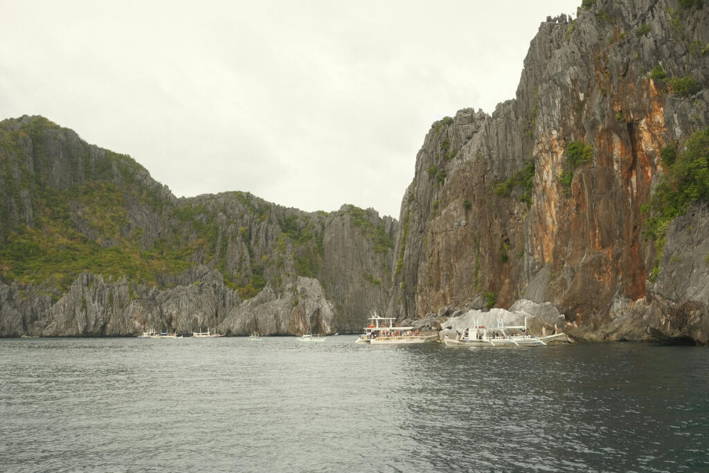 Explore the rugged limestone cliffs and tranquil waters of el nido, a top travel destination in the philippines.